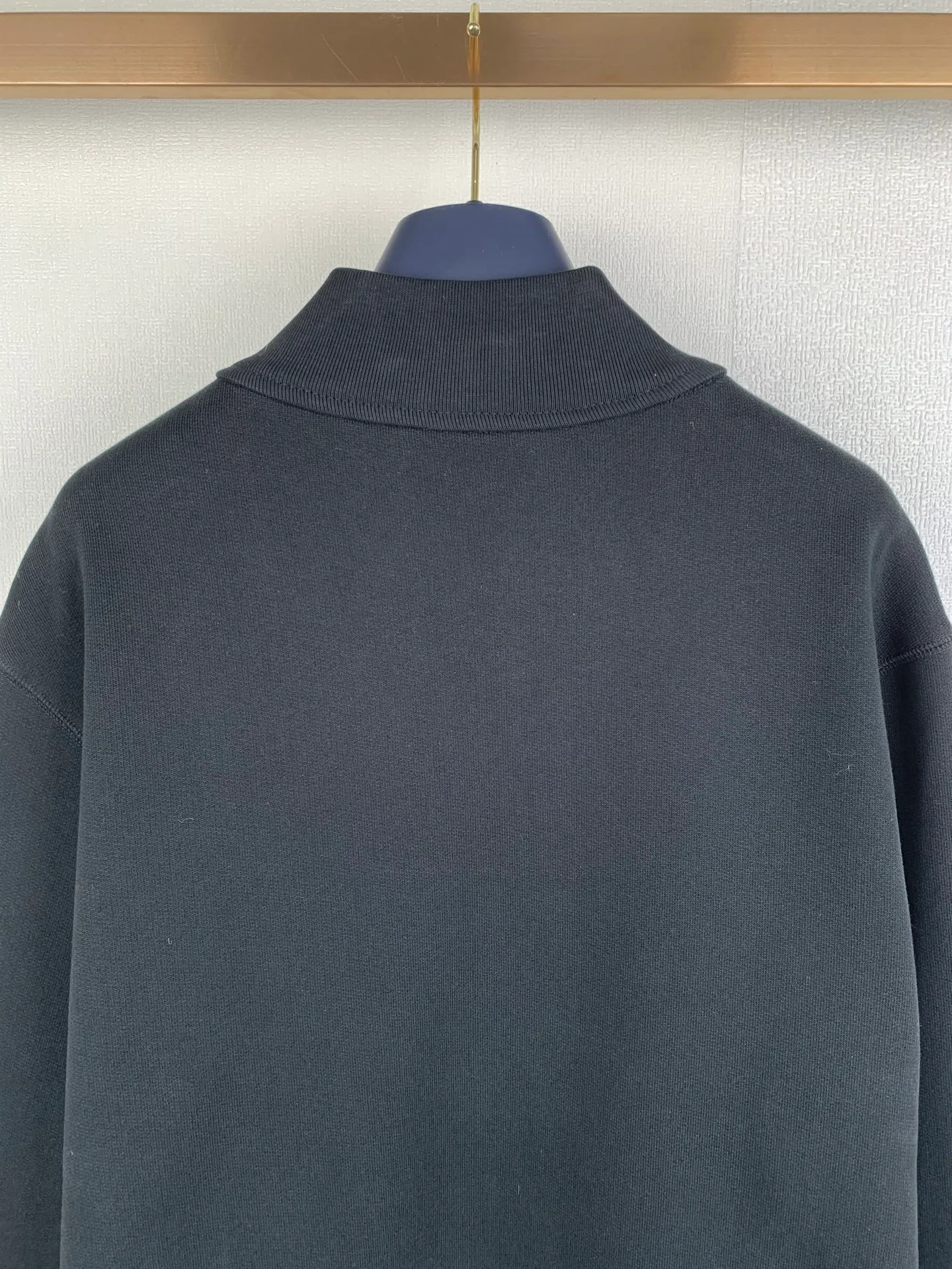 P460 Chrome Hearts 25SS leather cross half-zip long-sleeved sweatshirt. Genuine product purchased and developed by 22719. 480g linen combed cotton fabric, 430g 1*1 matching high-end fashion brand ribbing, fabric fermentation washing, template embroidery, customized 1:1 leather, customized 1:1 back brand, customized 1:1 zipper, customized 1:1 trademark, fitted version Size: S M L XL